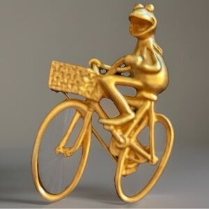 Jim Henson Kermit “Frog On A Bike”Productions JHP Rare Find Muppets Brooch Pin